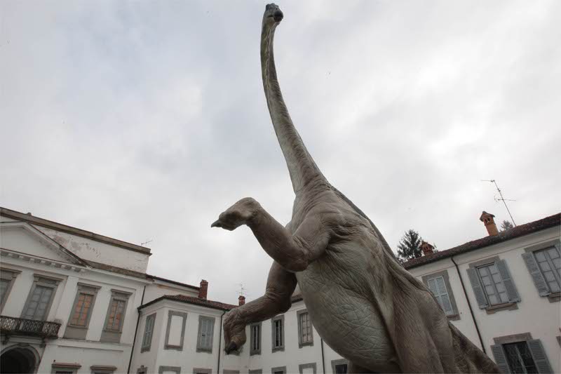 I dinosauri in villa reale