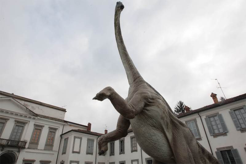 I dinosauri in villa reale