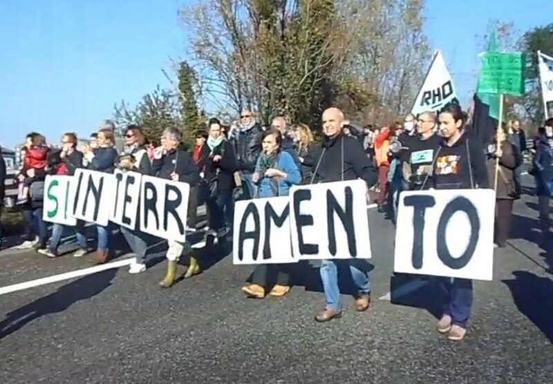 La manifestazione di sabato mattina sulla Milano-Meda