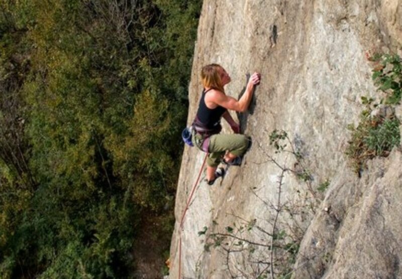 Nikolina Doncevic  durante una arrampicata
