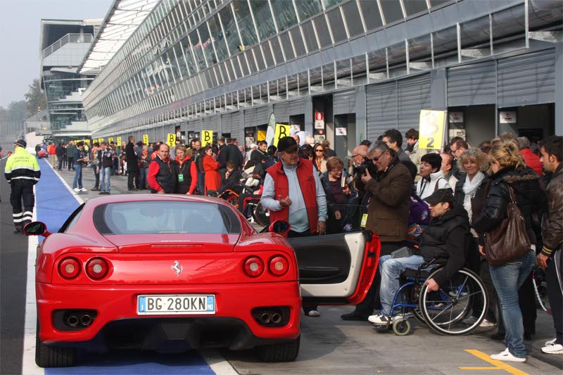 Sei ruote di speranza in autodromo a Monza