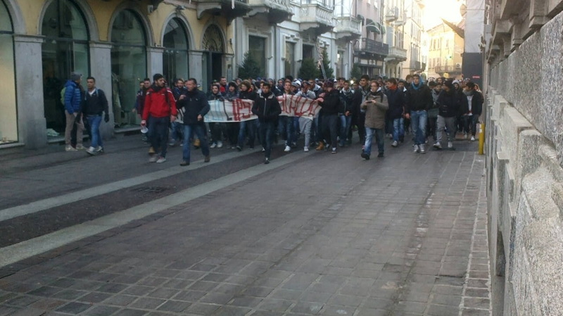 Monza, il corteo degli studenti in via Italia