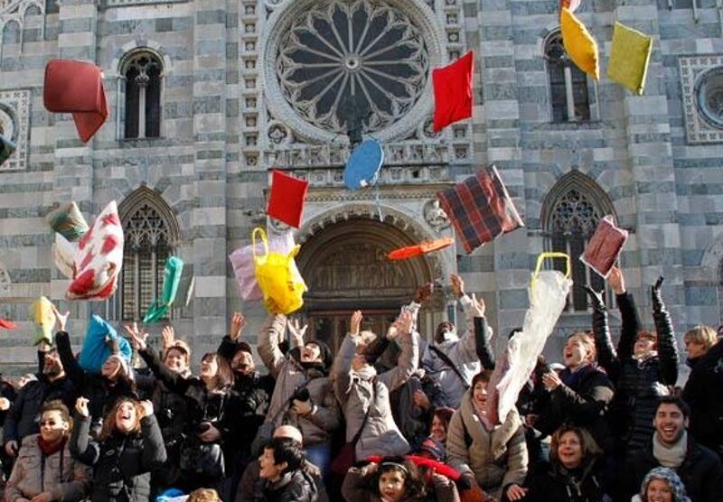 Foto di gruppo per una parte dei partecipanti alla gara fotografica di Monza a favore dei Maratonabili