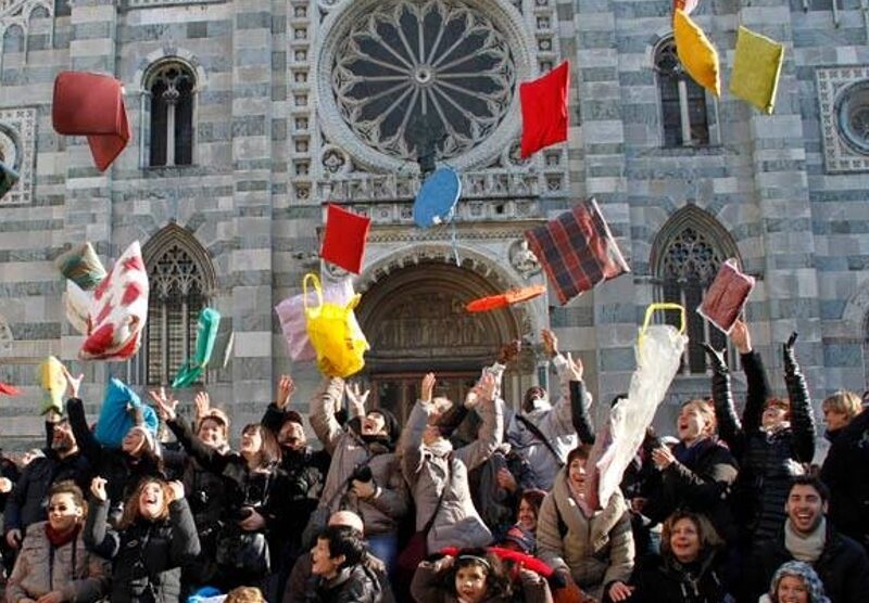 Foto di gruppo per una parte dei partecipanti alla gara fotografica di Monza a favore dei Maratonabili