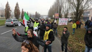 Monza, il presidio del movimento 9 dicembre in viale Stucchi