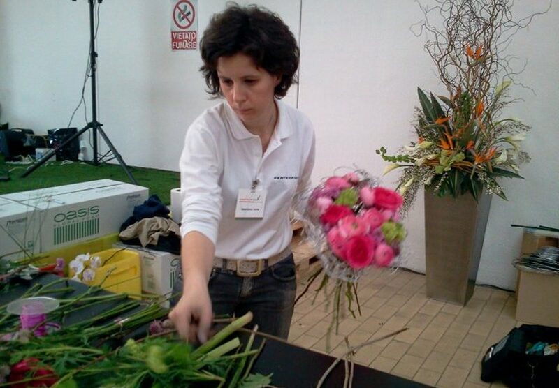 Albiate: la fiorista Francesca Tasin  (foto Elisabetta Pioltelli)