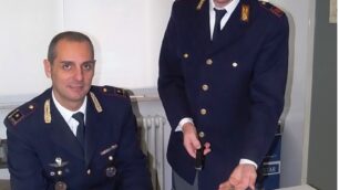 Monza, la polizia stradale con la pistola sequestrata