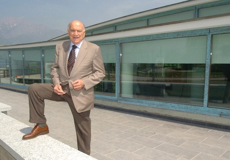 Fiorenzo Magni davanti al museo del Ghisallo