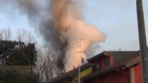 Arcore, incendio canna fumaria in una villetta al confine con Camparada