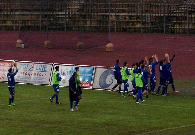 Calcio, l'esultanza finale del Seregno verso gli ultras