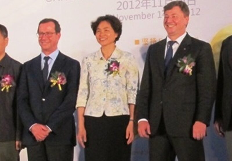 Beppe e Aldo Fumagalli durante l’inaugurazione del centro di produzione in Cina