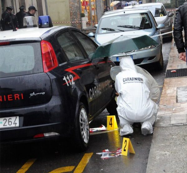 I rilievi della scientifica dei carabinieri