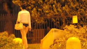 Una prostituta sulle strade