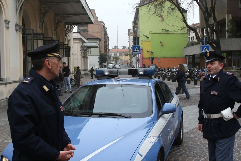 Gli uomini della polizia di Stato di Monza