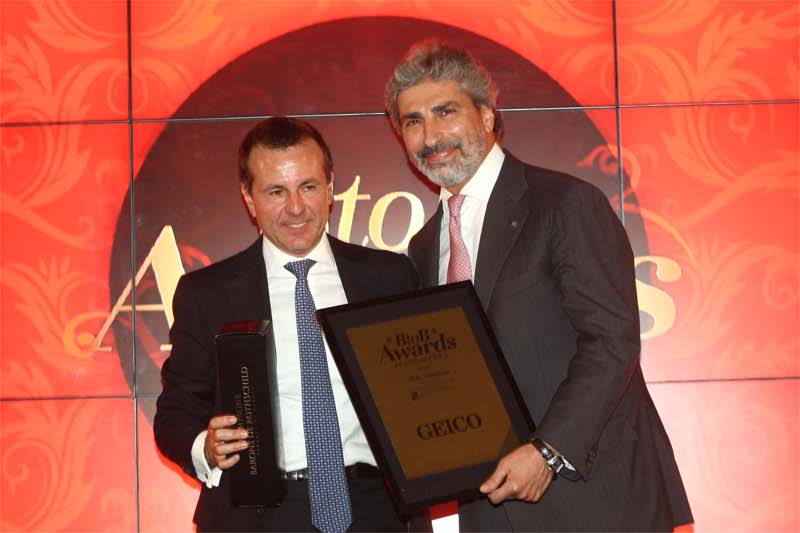 ALdo Varenna consegna la targa «Best to Brianza» 2012 ad Ali Reza Arabnia della Geico Taikisha