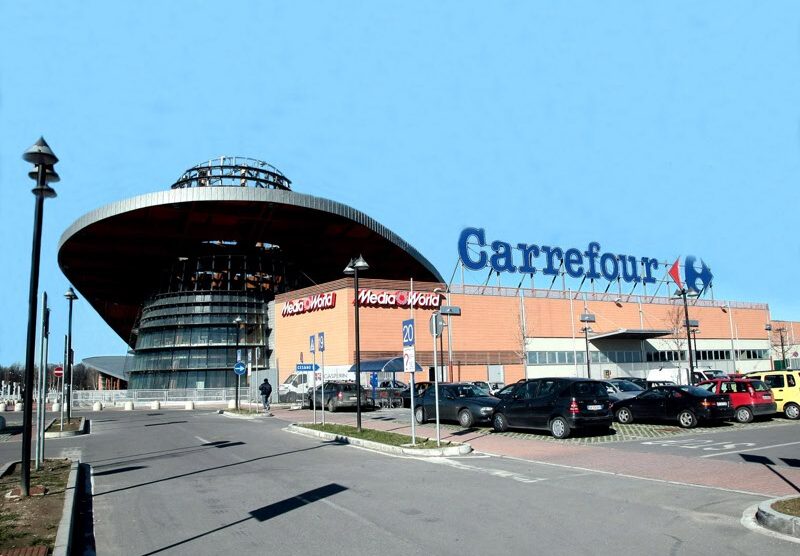 Il centro commerciale Carrefour di Limbiate