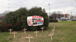 Monza, il presidio del Coordinamento 9 dicembre in viale Stucchi