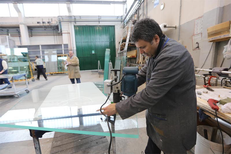 Al lavoro in una azienda brianzola