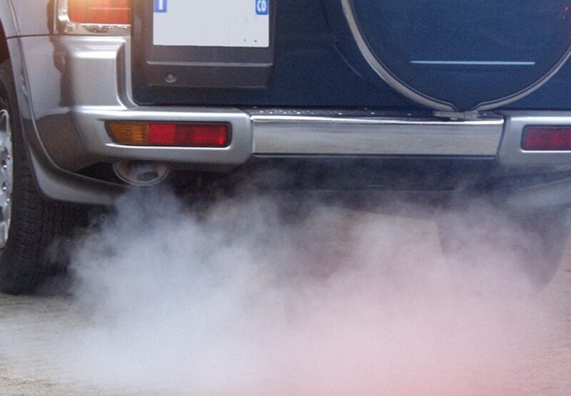 Monza - L'inquinamento atmosferico causato dai gas di scarico delle auto