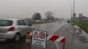 Monza, buche in viale delle Industrie