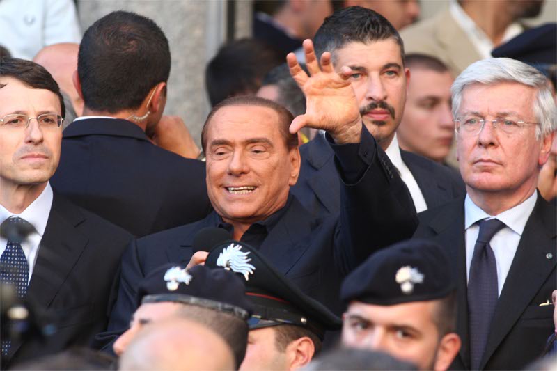 Silvio Berlusconi in mezzo ai “monzesi” Andrea Mandelli e Paolo Romani
