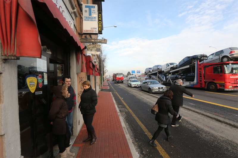 Le attività commerciali che si affacciano su viale Lombardia