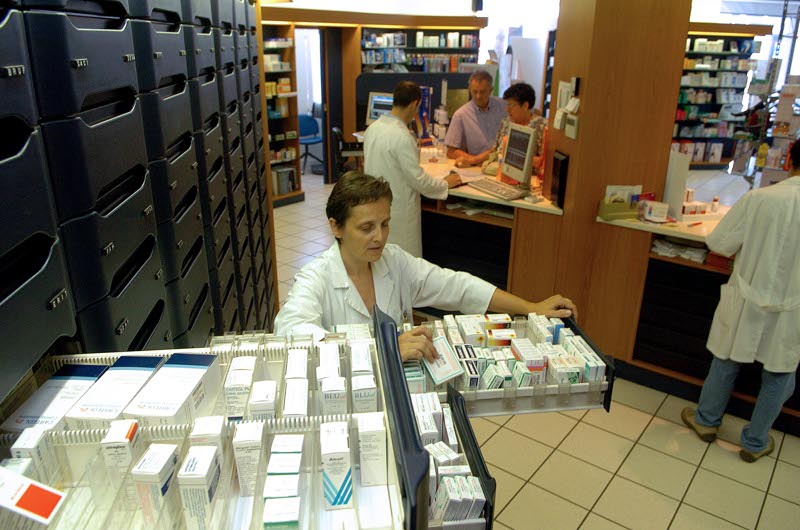 Farmacisti e medici di famiglia promotori del progetto (Foto Fabrizio Radaelli)