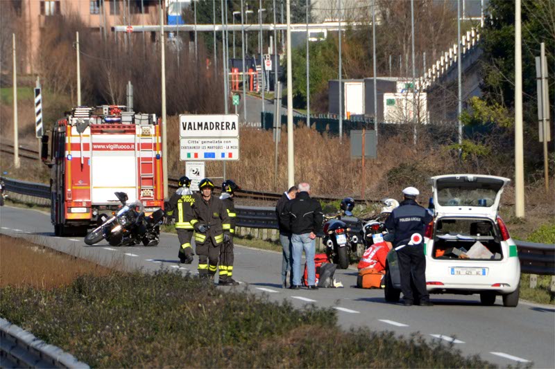 L’intervento dei soccorritori sul vecchio tracciato della statale 36