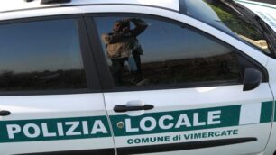 Una pattuglia della polizia locale di Vimercate