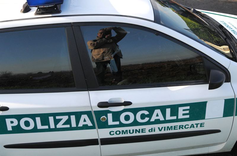 Una pattuglia della polizia locale di Vimercate