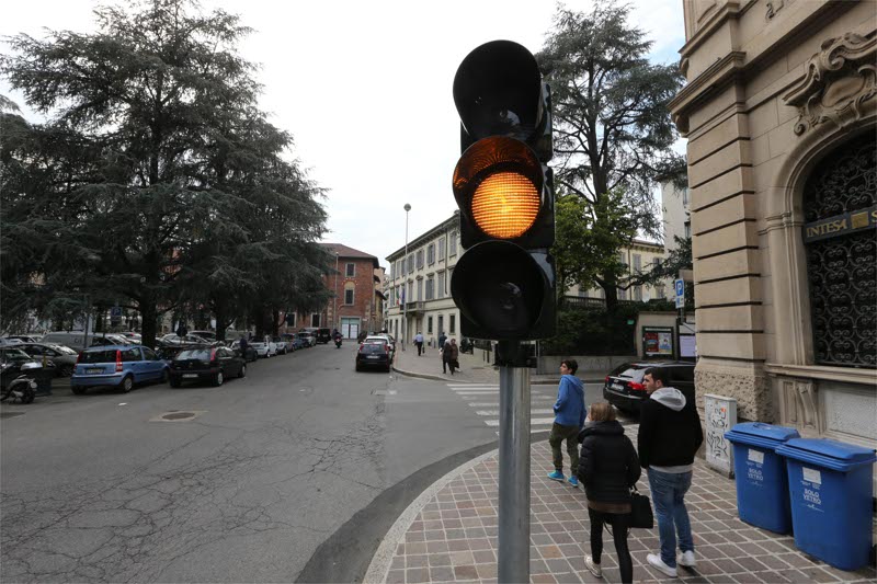 Monza, il nuovo semaforo di piazza Carducci