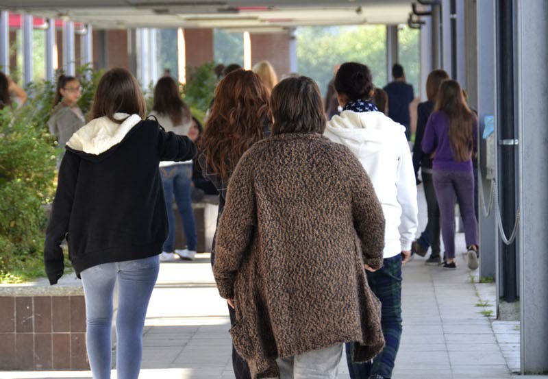 Vimercate, studenti all’uscita dall’Omnicomprensivo