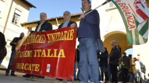 I lavoratori Alcatel durante una manifestazione