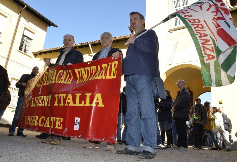 I lavoratori Alcatel durante una manifestazione