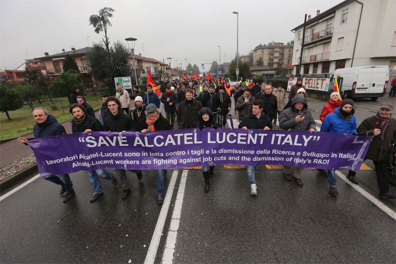 Dipendenti Alcatel in marcia contro i tagli