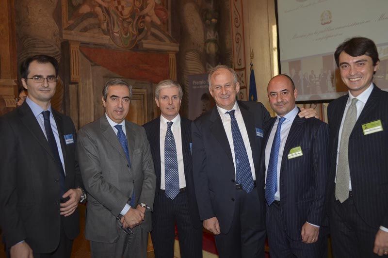 Alberto Dossi con il vice presidente del Senato, Maurizio Gasparri, e i vice presidenti del Gruppo Sapio, Andrea Dossi e Maurizio Colombo, oltre a Massimo Manelli e Francesco Ferri di Confindustria Monza