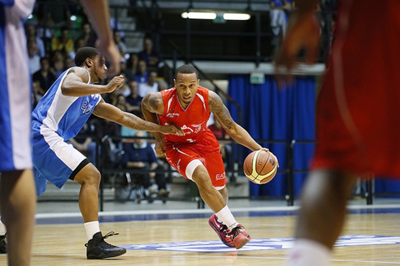 Basket, Curtis Jerrels dell’Olimpia EA7 Milano in azione proprio a Desio (foto olimpiamilano.com)