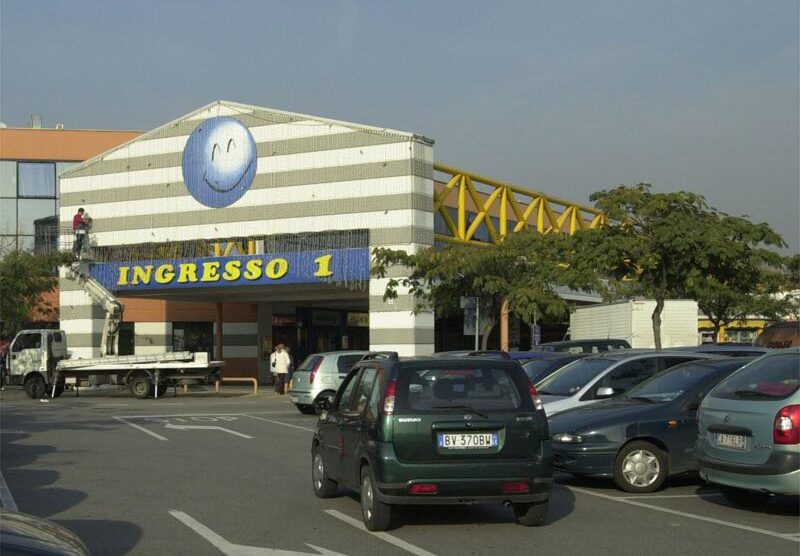 L’ingresso del centro commerciale Globo