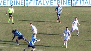 Calcio, una fase della sfida tra Seregno e Lecco