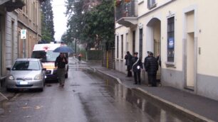 L’intervento del personale sanitario e carabinieri in via Carlini a Seregno