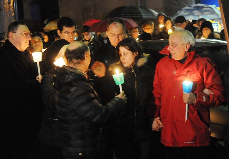 Un momento della fiaccolata di Giussano