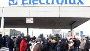 Electrolux: sindacati respingono piano