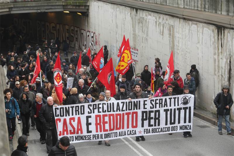 Monza, il corteo per la casa del Foa Boccaccio