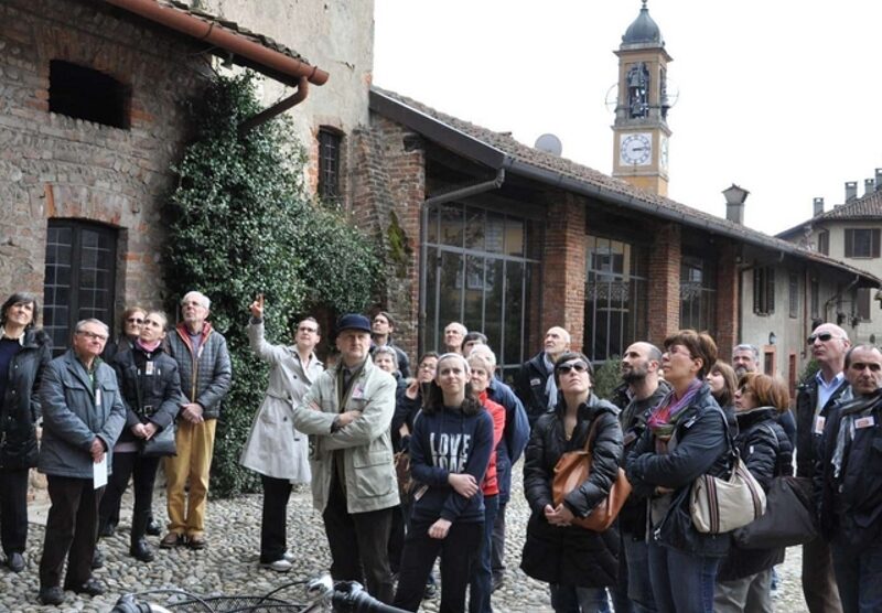 Turisti in visita al Casino di caccia della famiglia Borromeo a Oreno di Vimercate