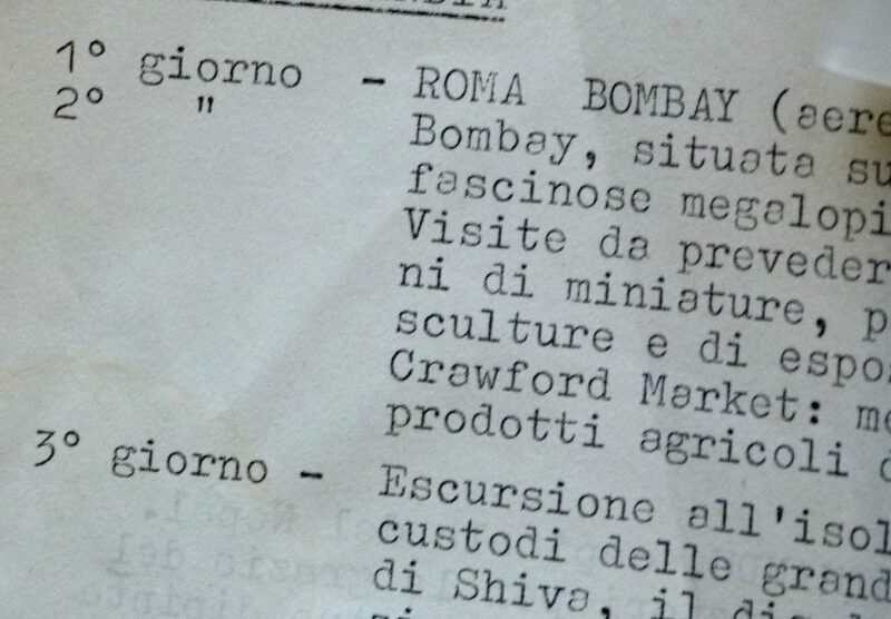 Il programma di un viaggio in India, uno degli oggetti trovati nei libri della biblioteca San Gerardo di Monza