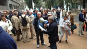 Un presidio dei lavoratori di Bames e Sem