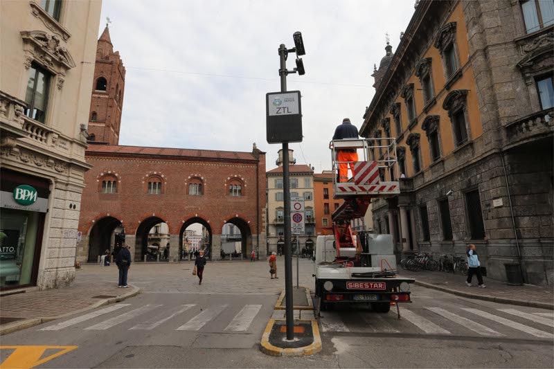 Monza, uno degli accessi alla Ztl (zona a traffico limitato)