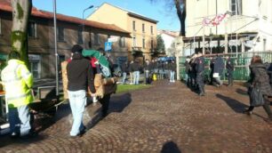 Monza, forze dell'ordine in via Buonarroti per sgomberare la palazzina occupata dal Foa Boccaccio