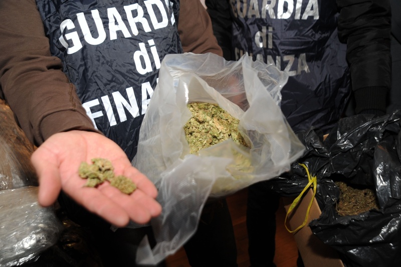 Maxi sequestro di droga della guardia di finanza a Bari