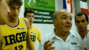 Basket, Dido Guerrieri in un time out con l'Irge Desio col vice Romano Petitti